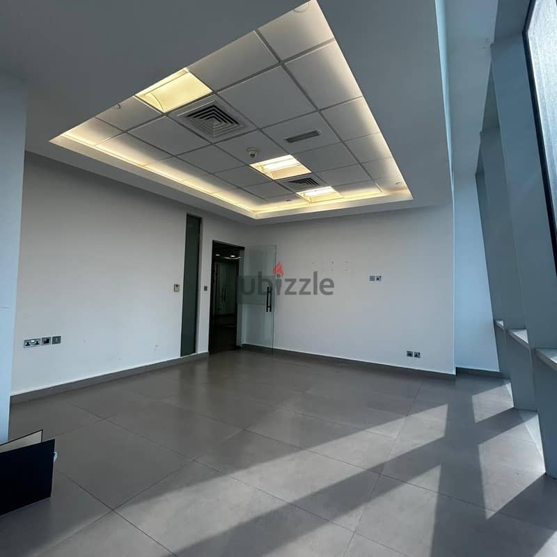 Full commercial floor with a grace period for rent in Al Qibla 9