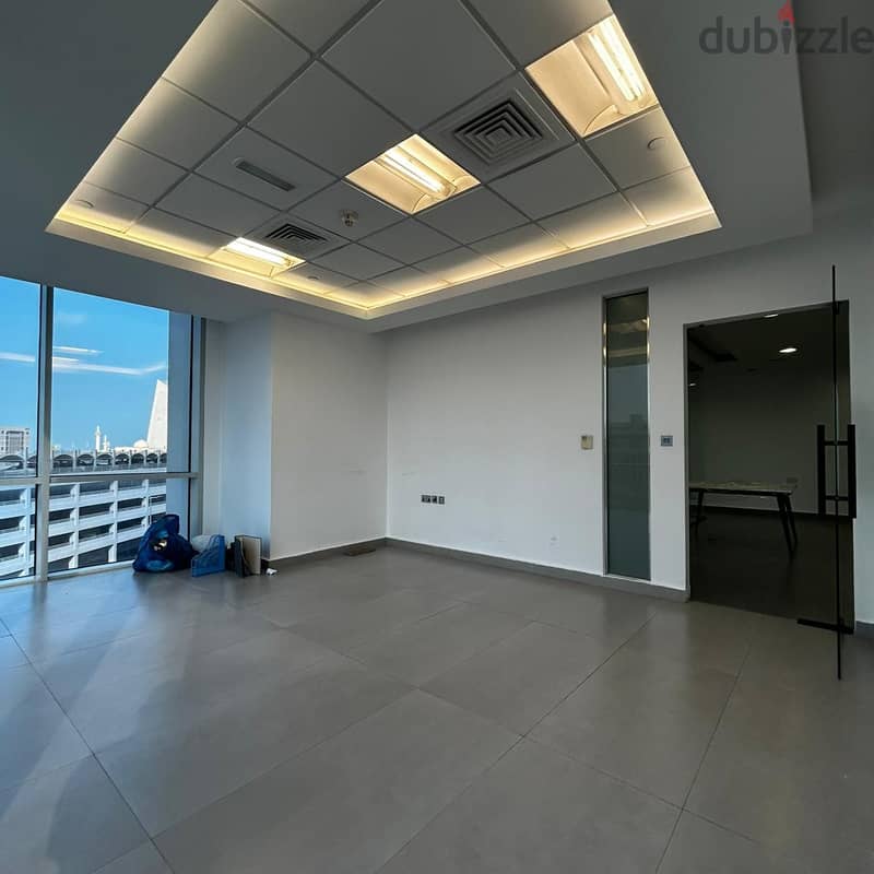 Full commercial floor with a grace period for rent in Al Qibla 10