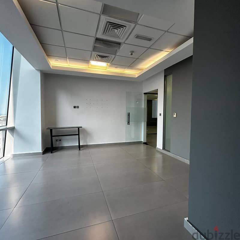 Full commercial floor with a grace period for rent in Al Qibla 13