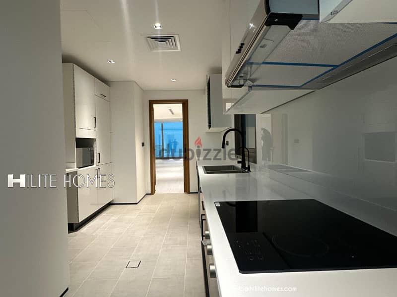 Stunning Three-Bedroom Sea View Apartment for Rent in Daiya 4