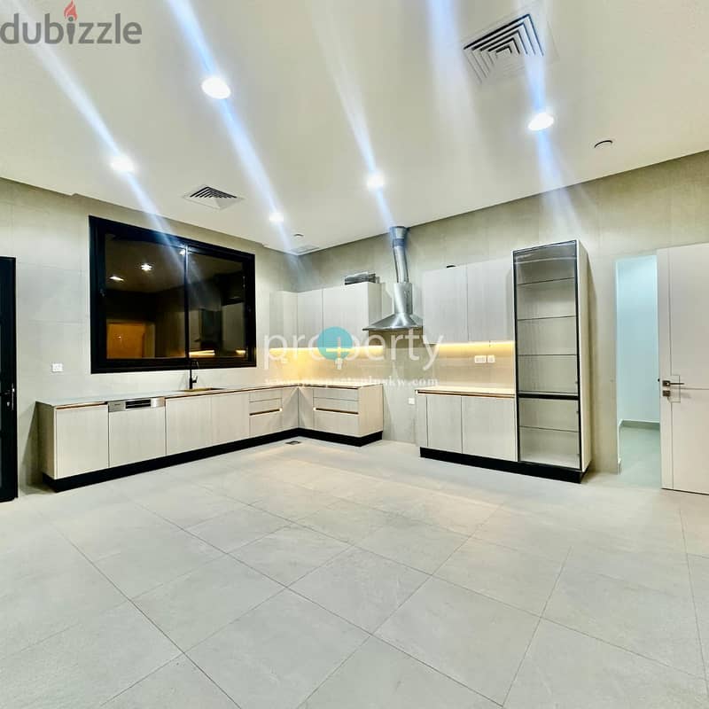 4-Master bedroom Villa with private pool for rent in Abufathira 1