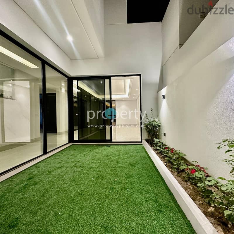 4-Master bedroom Villa with private pool for rent in Abufathira 4