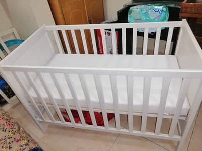 Baby bed with mattress only 6 month's used (New)