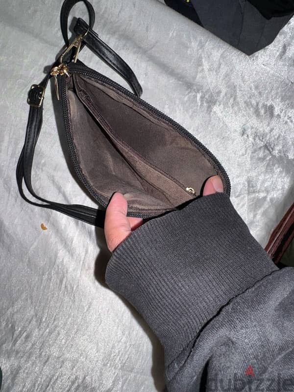 3 bags (swipe) 7