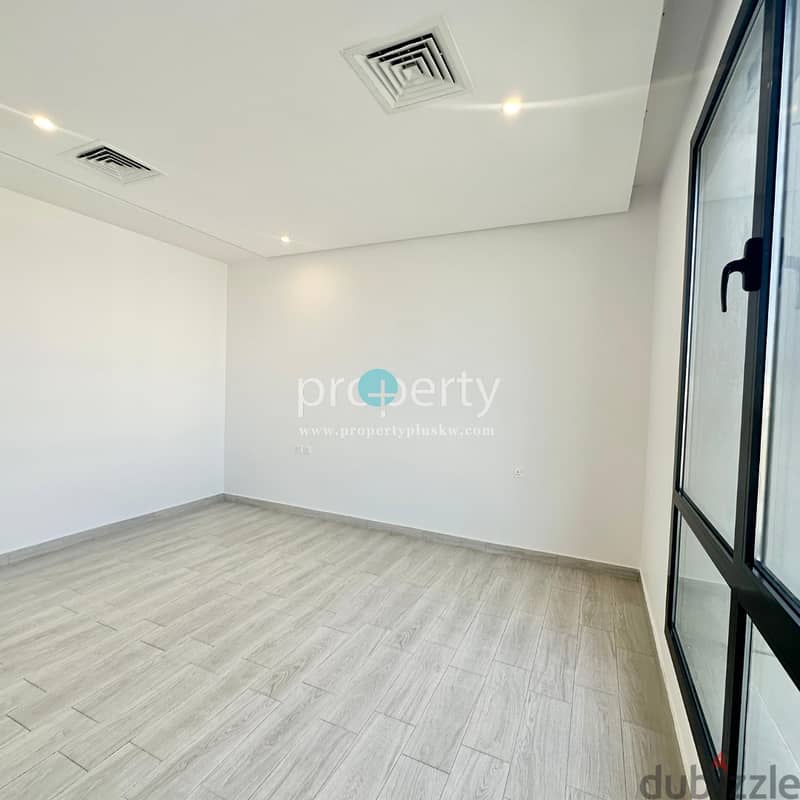 Four bedroom floor For rent in Abufathira ,Kuwait 5