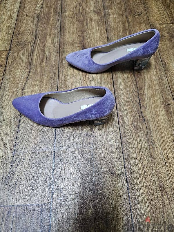 Elle Sandles for sale 2