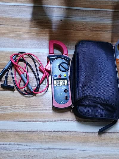 DIGITAL CLAMP METER (BRAND NEW)
