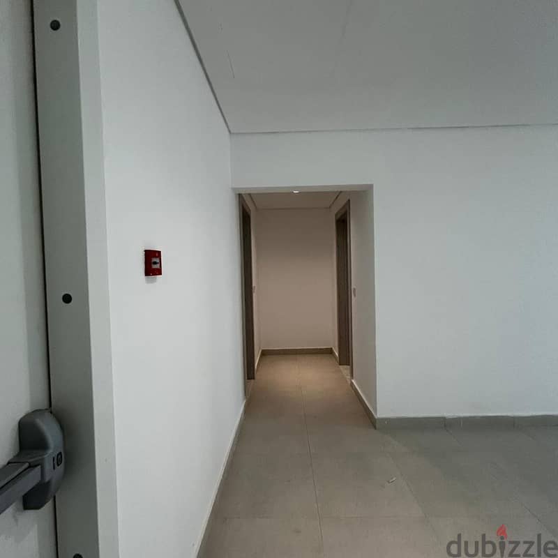 Commercial office space with a grace period for rent in Sharq. 4