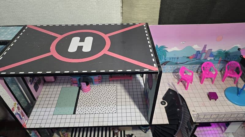 L. O. L OMG SURPRISE DOLL HOUSE 12