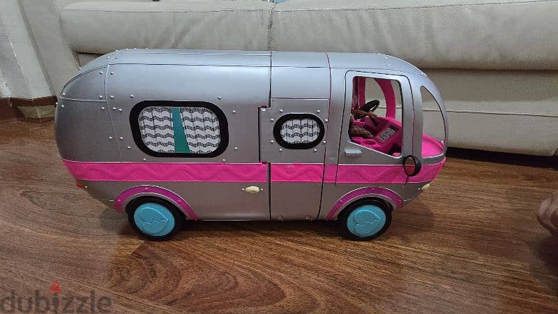 LOL SURPRISE OMG 4 IN 1 GLAMPER FASHION CAMPER 1