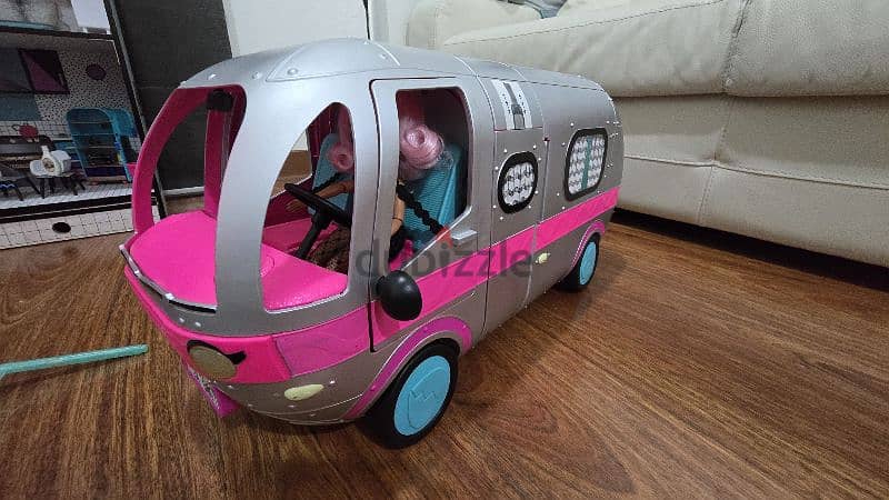 LOL SURPRISE OMG 4 IN 1 GLAMPER FASHION CAMPER 3
