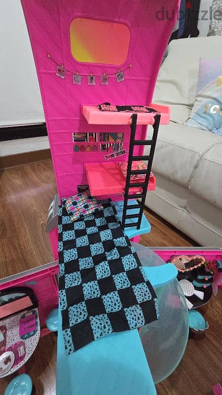 LOL SURPRISE OMG 4 IN 1 GLAMPER FASHION CAMPER 8