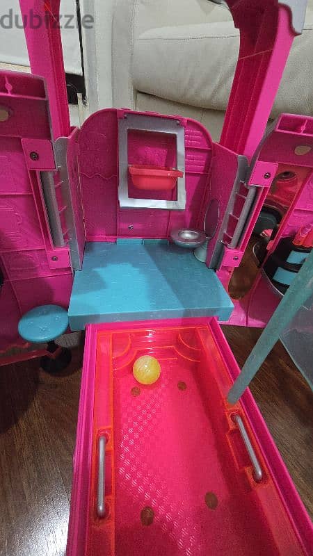 LOL SURPRISE OMG 4 IN 1 GLAMPER FASHION CAMPER 9