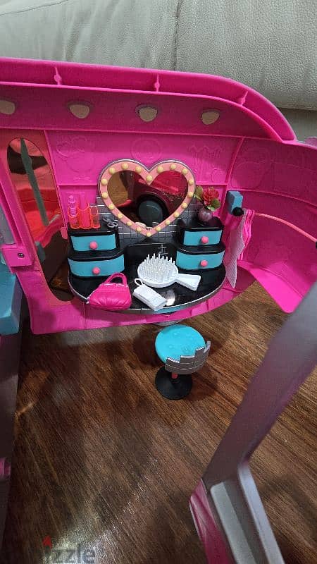 LOL SURPRISE OMG 4 IN 1 GLAMPER FASHION CAMPER 10