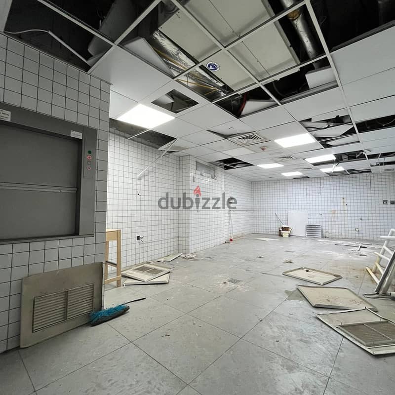 Commercial space for rent in Salmiya with a grace period. 4