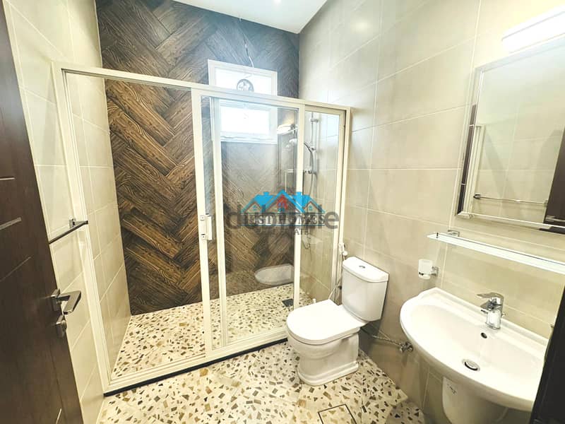 Modern & Spacious 5 Bedrooms Floor Apartment in Al Funaitees 11