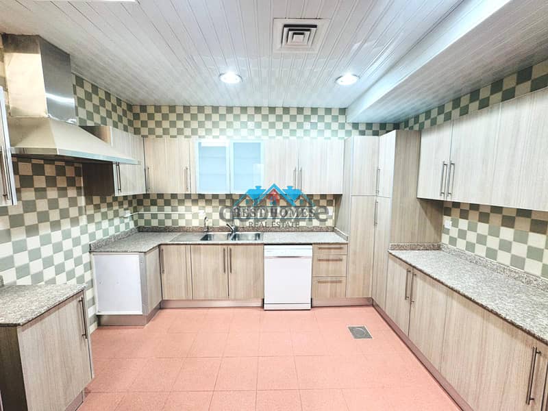 Modern 4 Bedrooms Townhouse with Rooftop in Al Salam 7