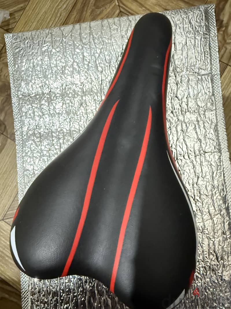 Bicycle Seat (Black/Red Sports) للبيع 1