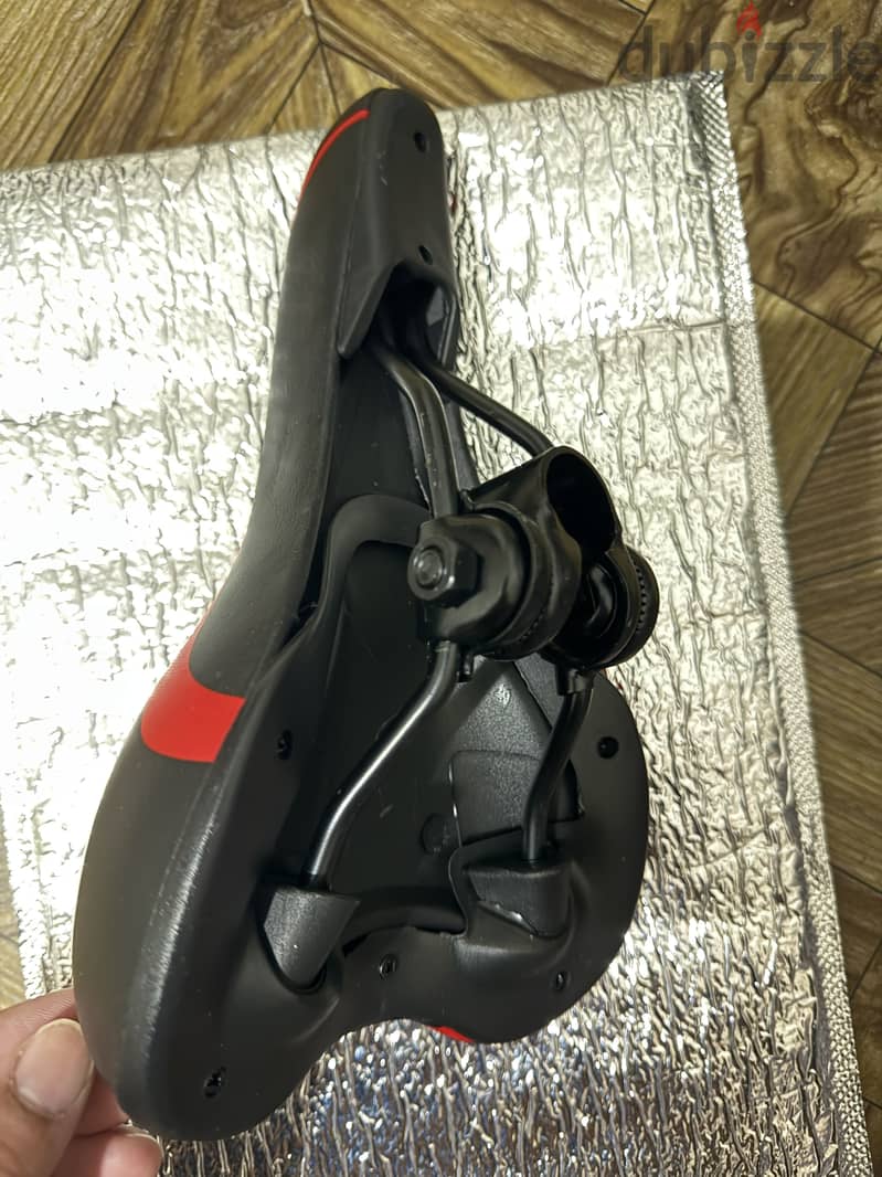 Bicycle Seat (Black/Red Sports) للبيع 2