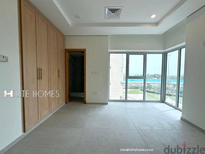 Full floor Sea view apartment for rent in Salmiya. 4