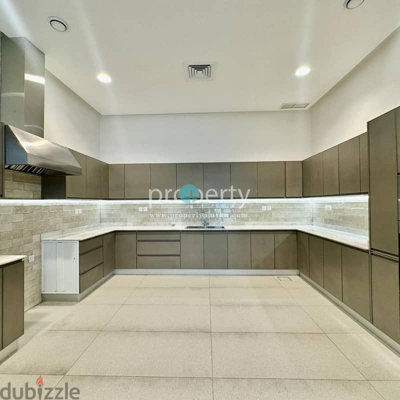 Spacious 5BR Townhouse with Pool & Rooftop in Abu Fatira 5