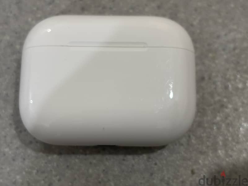 Apple AirPods Pro 3 brand new still under warranty  all accessories 3