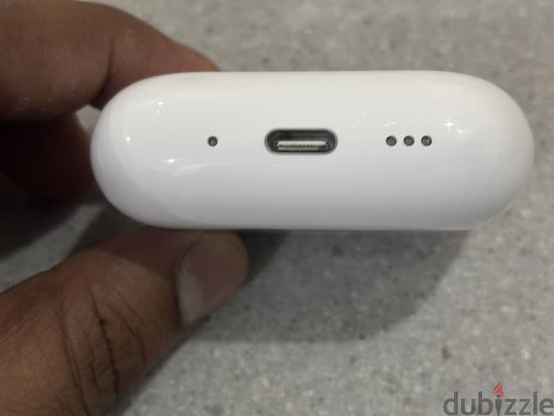 Apple AirPods Pro 3 brand new still under warranty  all accessories 4
