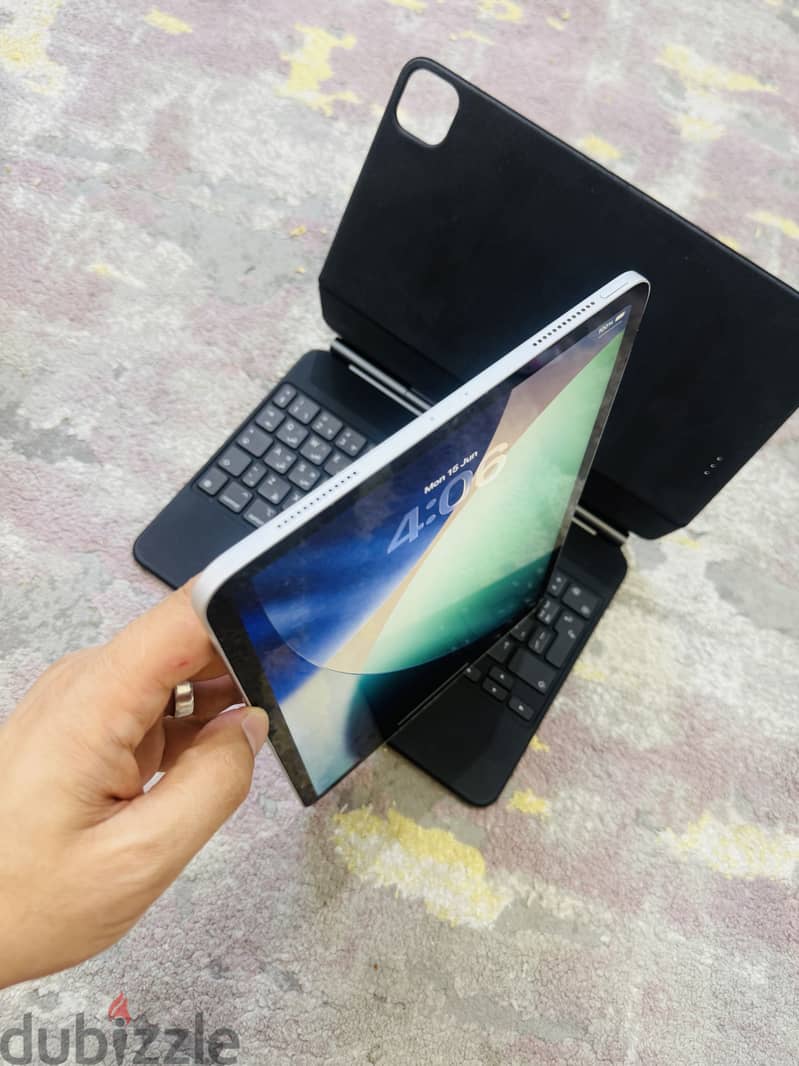 Ipad pro 2nd generation with Magic Keyboard 4