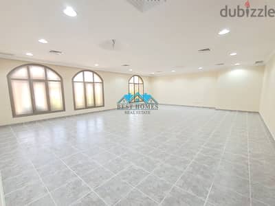 Spacious 4 Bedroom Apartment with Private Parking in Surra