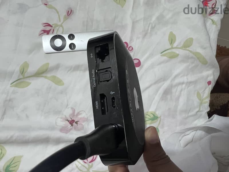 Apple device box with original remote 2