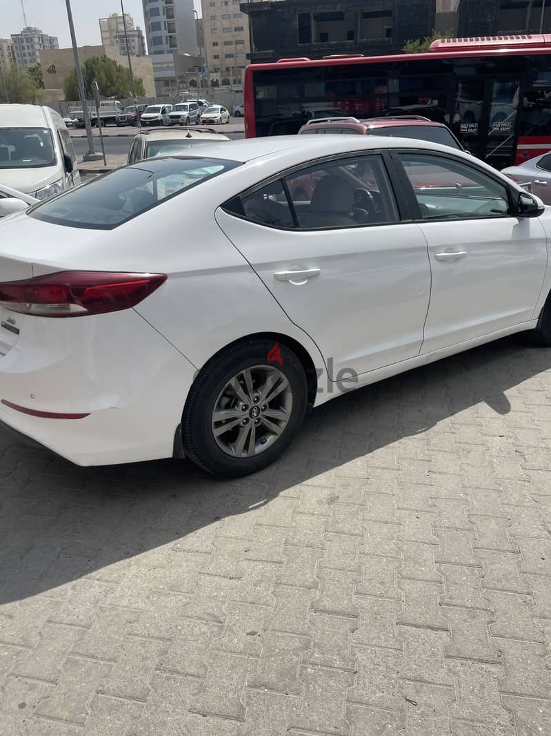 هيونداي إلينترا 2018 5