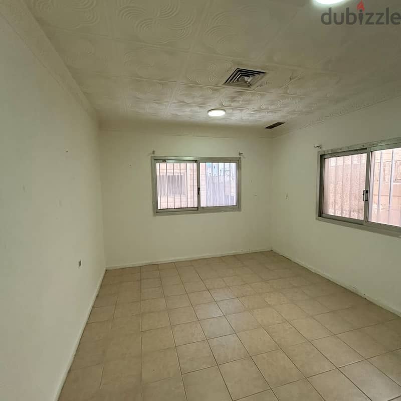 Ground floor apartment with private entrance for rent in Salwa 1