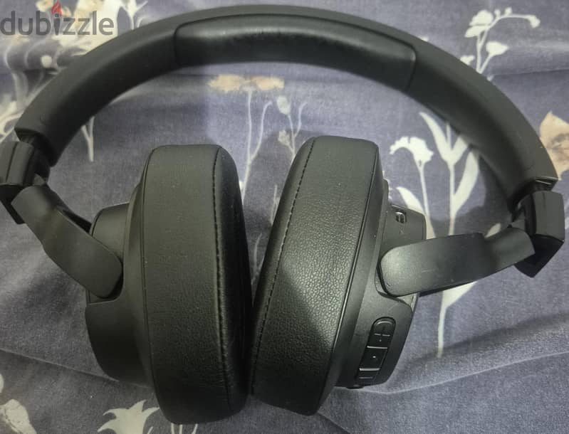 Jbl headphone available excellent working condition 1