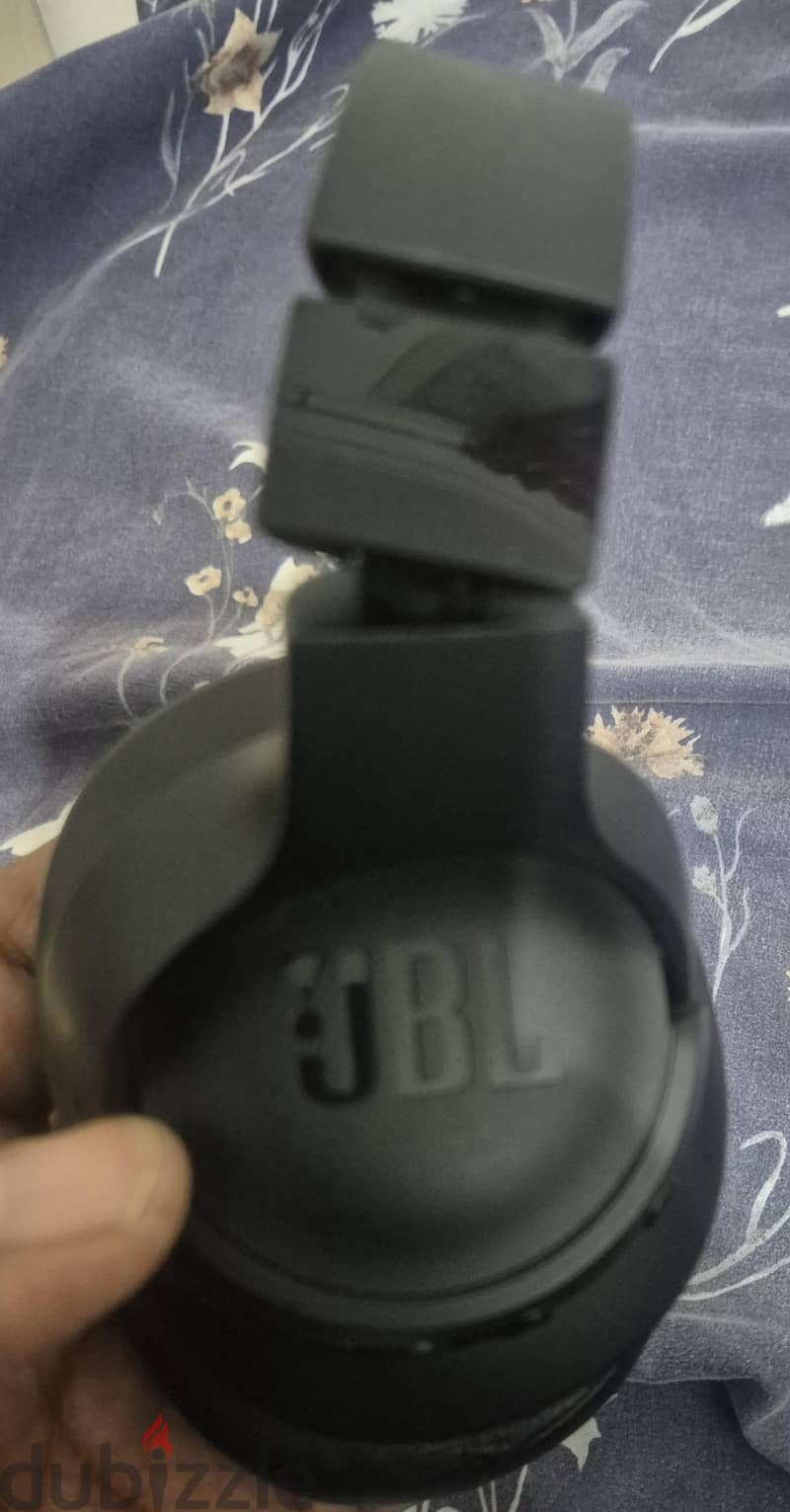 Jbl headphone available excellent working condition 2