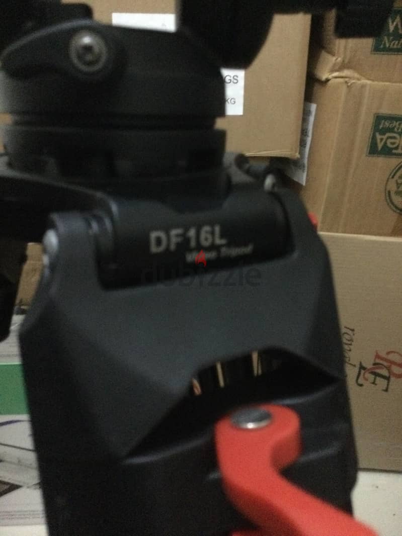 Comon brand camera video tripod same like new 1