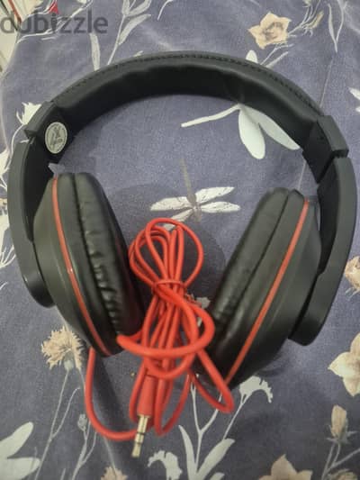 overhead headphone wired available brand new condition