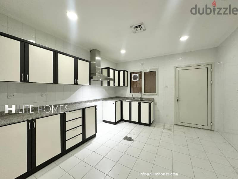 Triplex with Pool for rent in Zahara 5