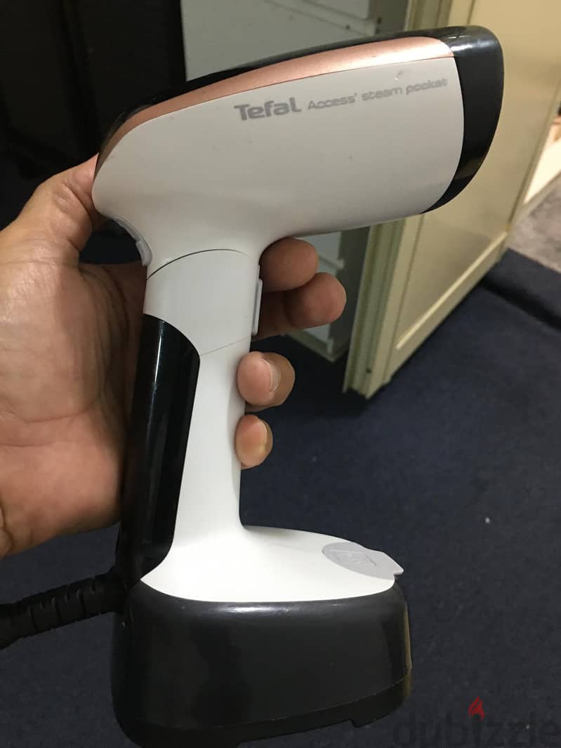 Tefal iron steamer / Ironing clothes 3