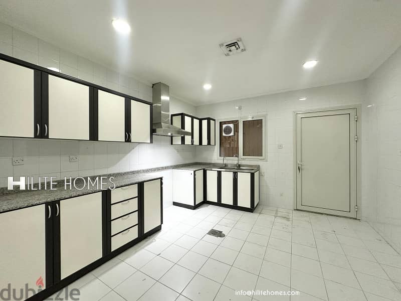 Triplex with Pool for rent in Zahara 3