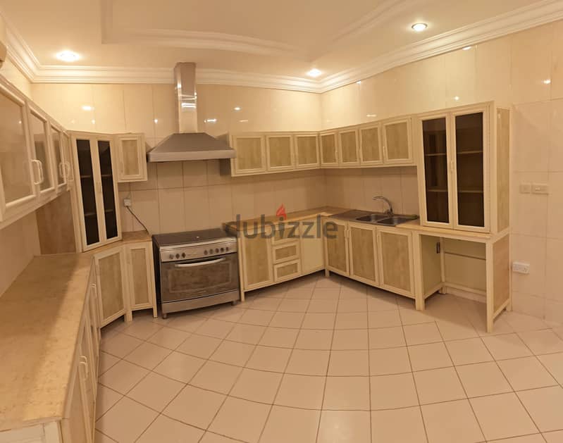 very nice big villa floor in Mangaf 7