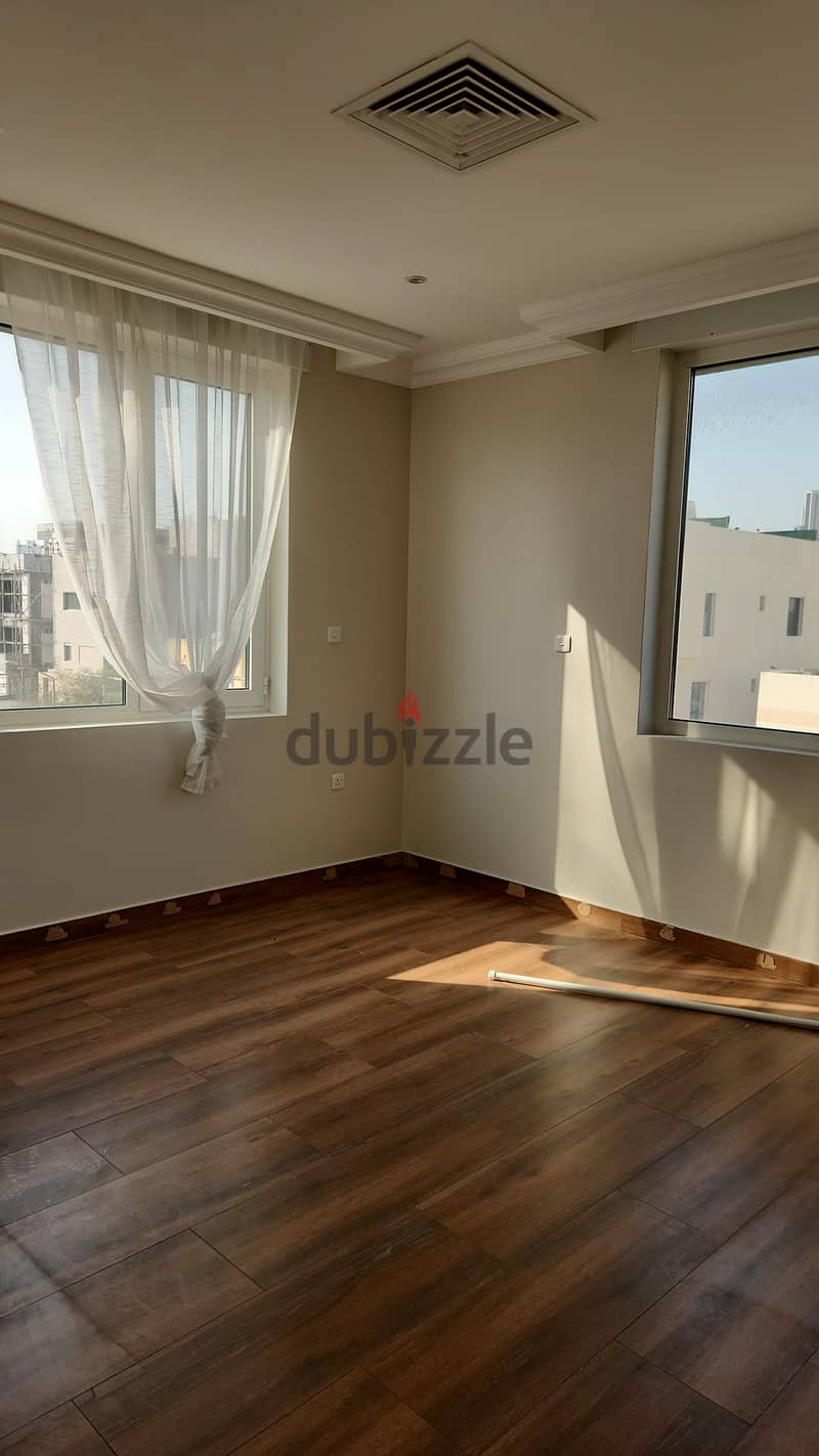 للايجار شقة في الشعب السكني تشطيب جديد سوبر لوكس  3 غرف منهم ماستر  4 1