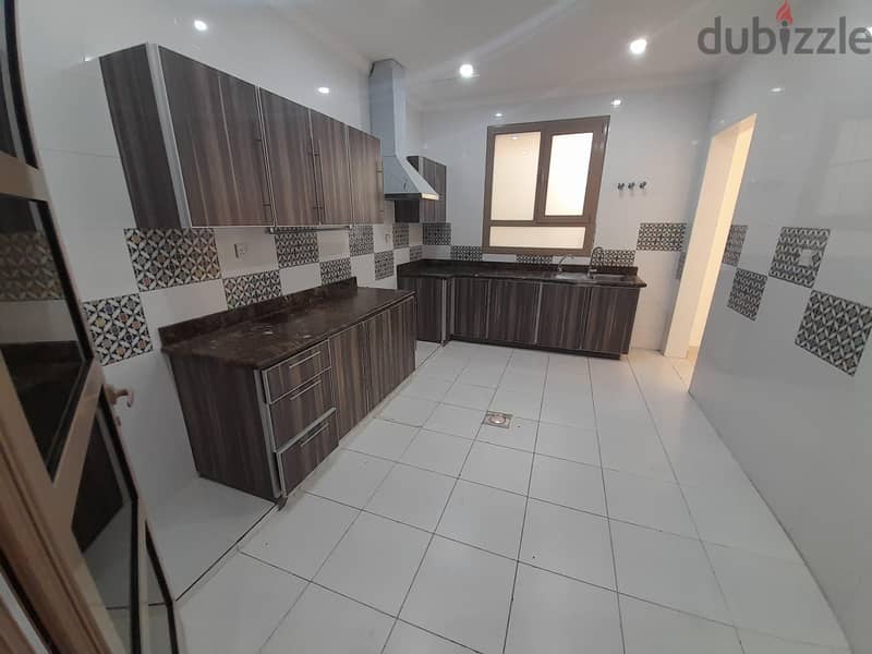 Sabah Al-Ahmad = 3 Bedrooms Balcony Super Deluxe Apartment 3