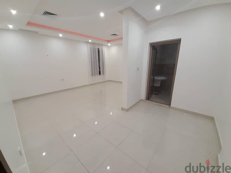 Sabah Al-Ahmad = 3 Bedrooms Balcony Super Deluxe Apartment 4