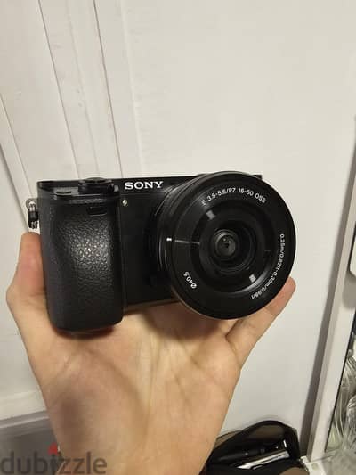 A6000 Neat and clean. . mint condition with few accessories