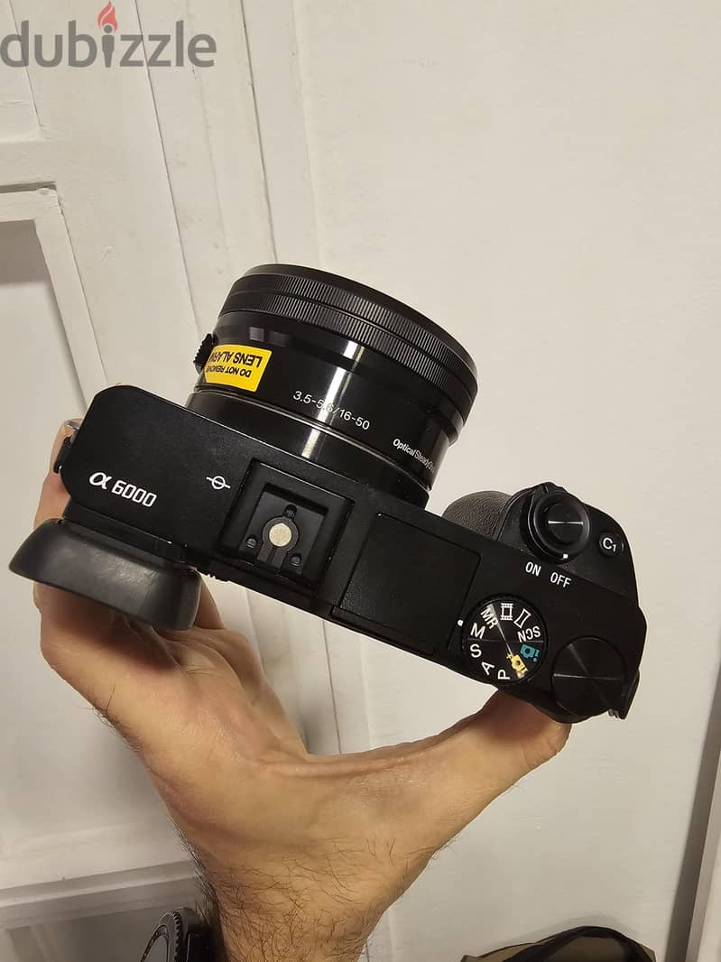 A6000 Neat and clean. . mint condition with few accessories 1