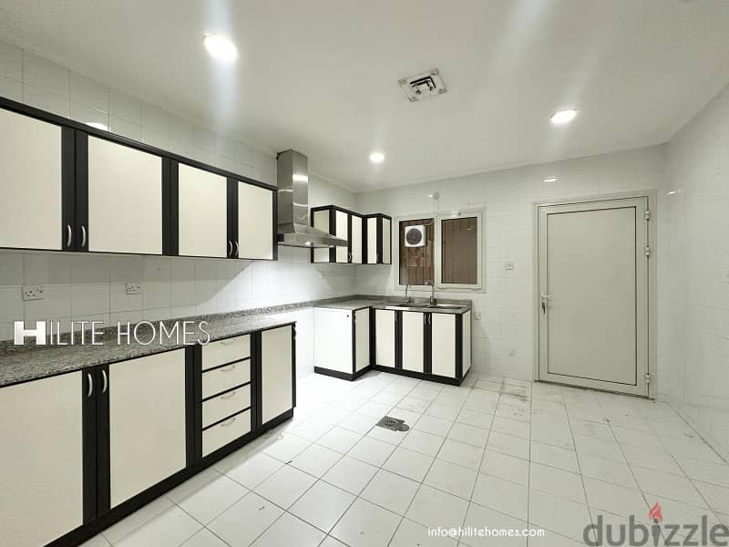 Triplex with Pool for rent in Zahara 5