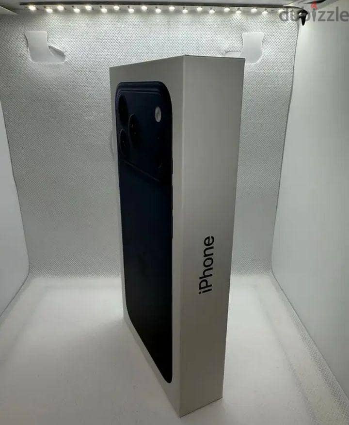 Apple - iPhone 17 pro max 512GB Deep Blue. 4