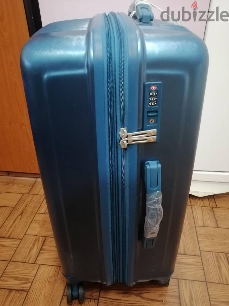 New Suitcase CARLTON Unbreakable 3yrs warranty  BRIEFCASE 4