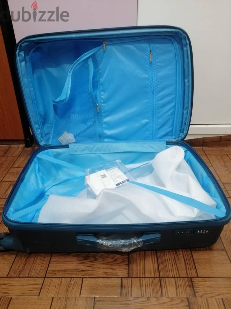 New Suitcase CARLTON Unbreakable 3yrs warranty  BRIEFCASE 6