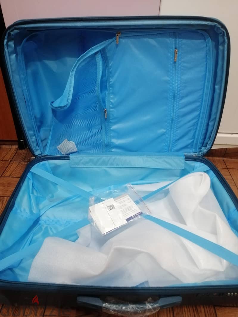 New Suitcase CARLTON Unbreakable 3yrs warranty  BRIEFCASE 7